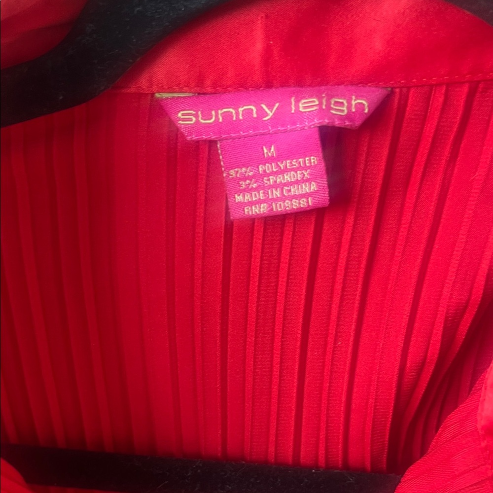 Sunny Leigh Red Pleated Button Down Shirt SZ Med - Picture 2 of 7